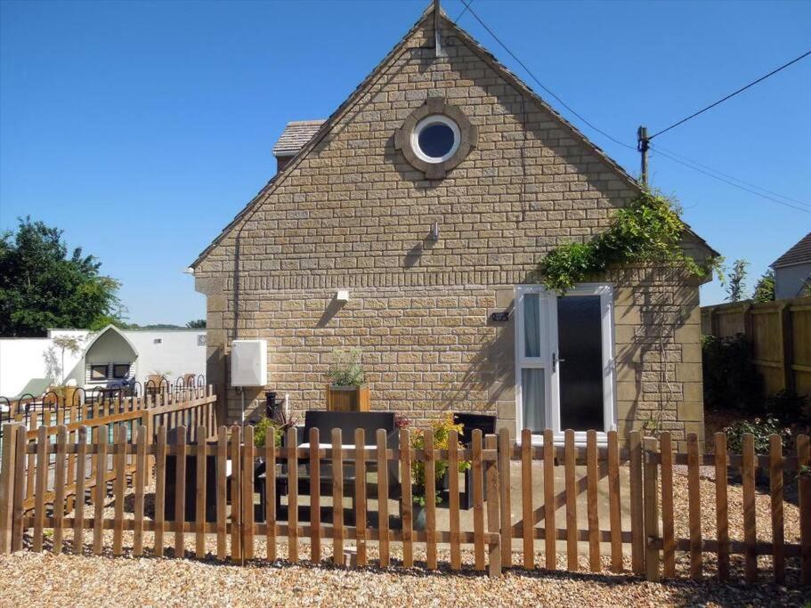 Beautiful 2 Bedroom Guest House With Private Pool In Lacock, Wiltshire Luaran gambar